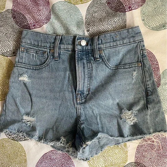 Madewell distressed Jean shorts - Picture 1 of 3